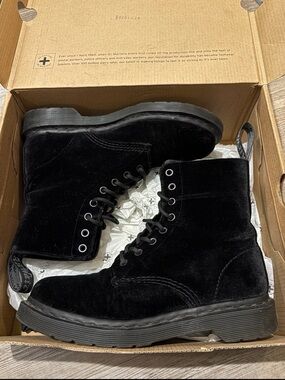 Dr. Martens Page Noir Black Velvet Boots EU 39 US 8 RARE
